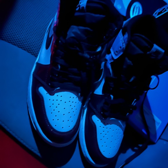 Air Jordans 1 retro high OG fearless size 8.5 like new not a scratch on them - Picture 2 of 2